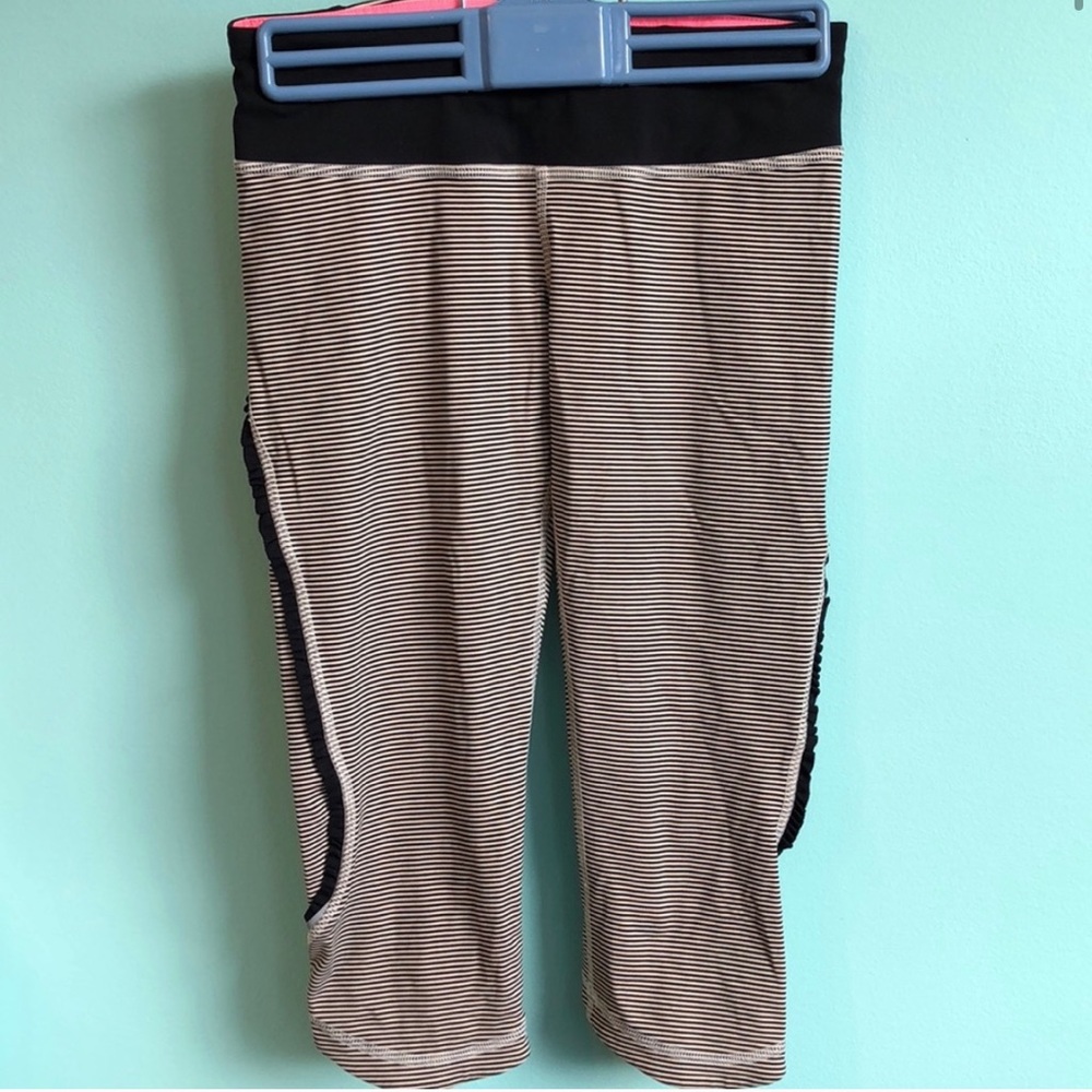 🍋Lululemon Stripped Capris 🍋
